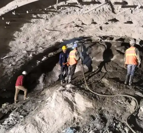 富拉尔基拱顶带模注浆料的施工流程及注意事项